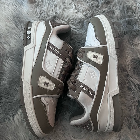 LOUIS VUITTON Trainer Sneakers - Picture 3 of 7